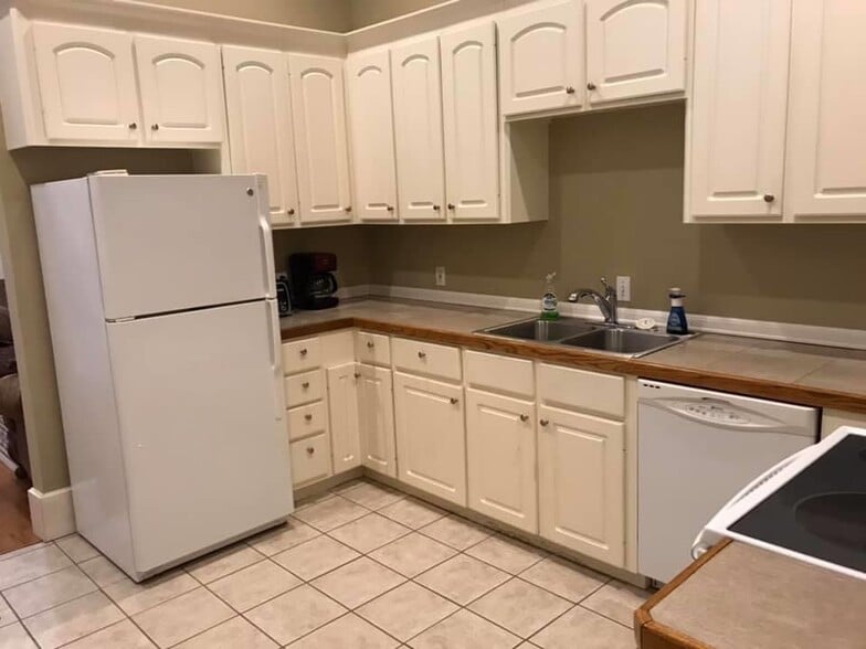 Kitchen - 1512 Walnut St