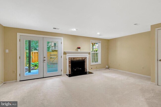 Building Photo - 4255 Sleepy Lake Dr