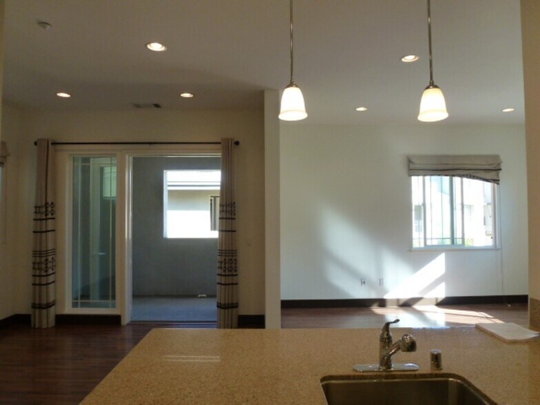 Building Photo - 1121 Tuolumne Lane