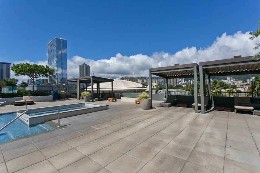 Building Photo - 1009 Kapiolani Blvd