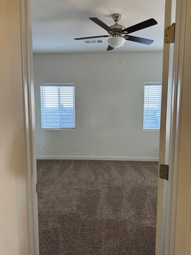 Building Photo - 8900 Brown Hills Dr