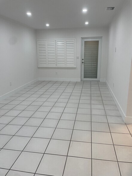 Building Photo - 2510 SW 27th St