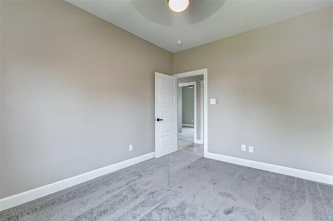 Building Photo - 5854 Southville St
