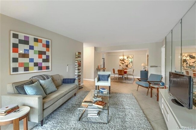 Building Photo - 6 Bronxville Glen Dr