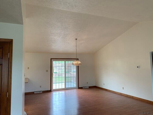 Building Photo - 133 Anderson Ln