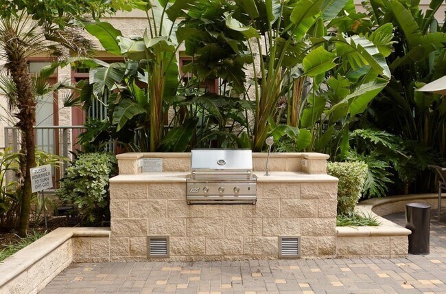 Building Photo - 1901 Post Oak Blvd