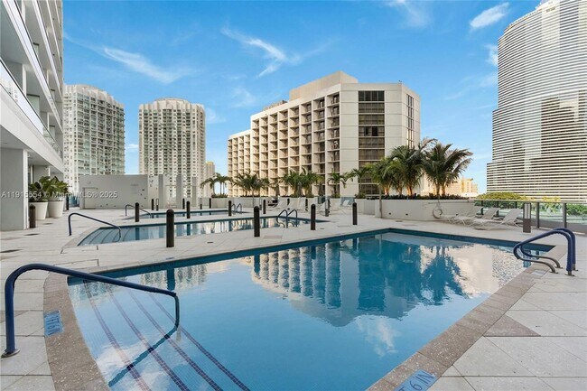 Building Photo - 200 Biscayne Blvd Way