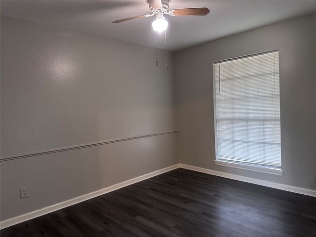 Building Photo - 13611 Fernhill Dr