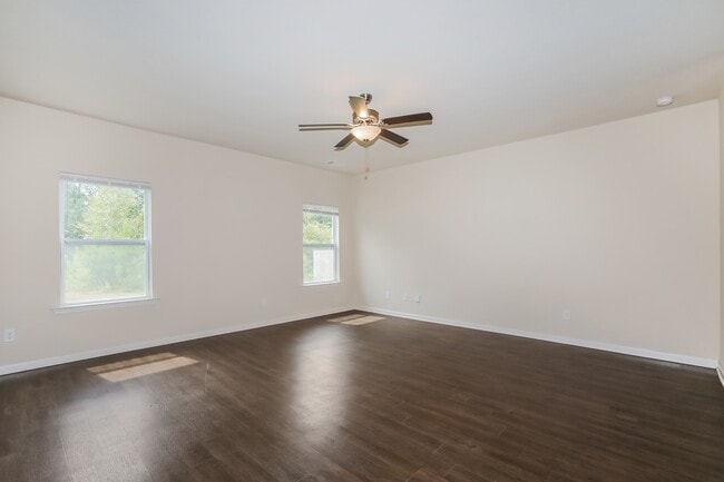Building Photo - 956 Creekview Rd