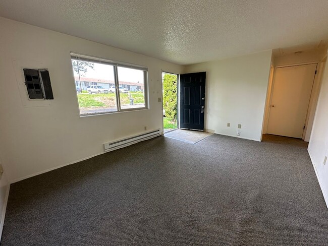 Building Photo - Remodeled & Modern Living in a Vibrant Tac...