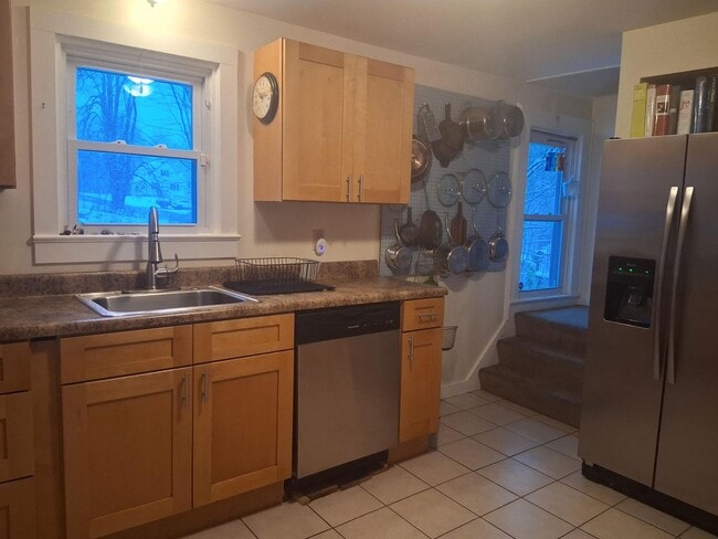 Primary Photo - Furnished single family home