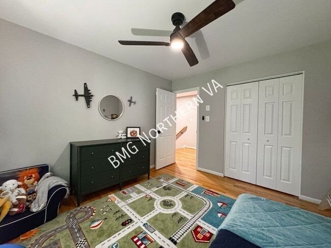 Building Photo - 404 Onondio Cir SE