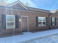 Building Photo - 404 Cedar Ln