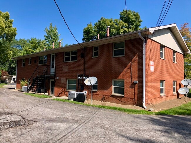 Building Photo - 467 E Stafford Ave