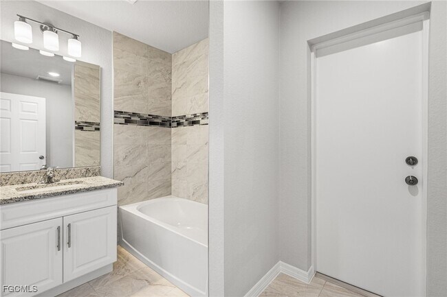 Building Photo - 1206 SW 20th Ave