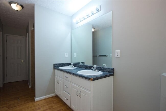 Building Photo - 350 Windermere Dr