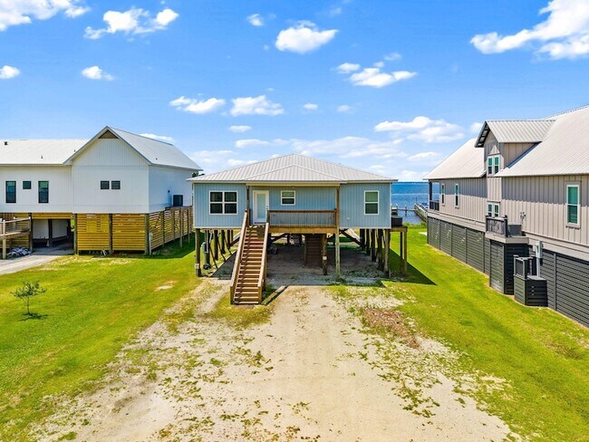 Building Photo - 486 Beatrice Point Rd
