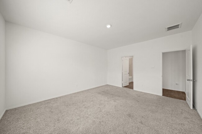 Building Photo - 2406 Silver Pr Ln