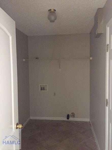 Building Photo - 936 Poppleton Dr