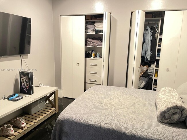 Building Photo - 3944 NE 167th St