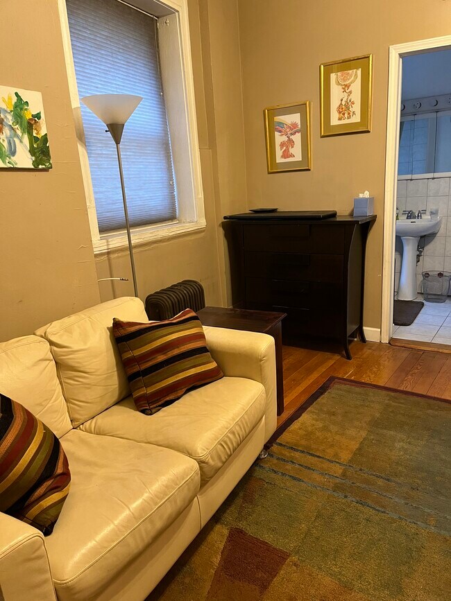 Building Photo - 20 E Goethe St