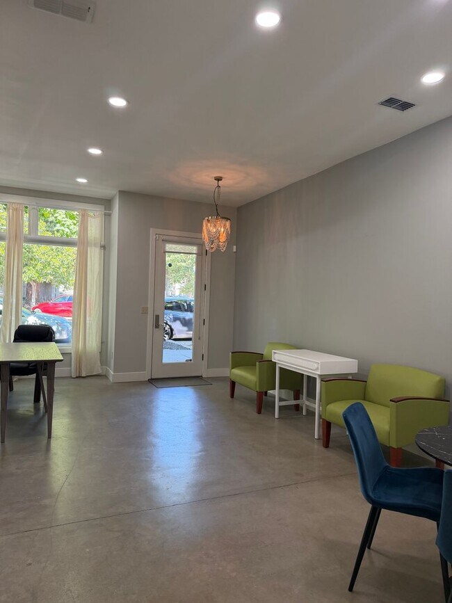 Building Photo - Rare Live/Work or Residential Opportunity in the Heart of North Oak Park!