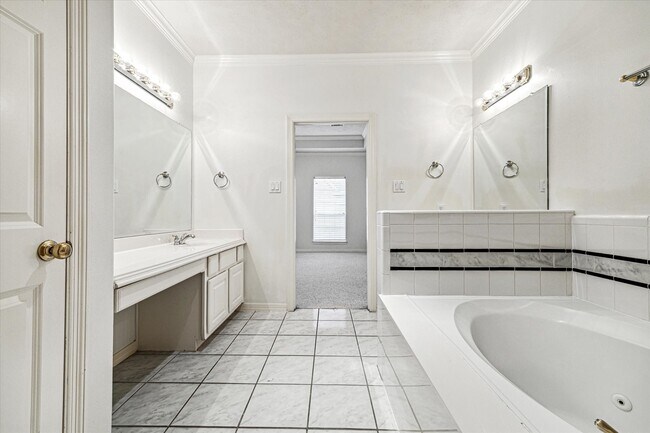 Building Photo - 2838 Briarhurst Park
