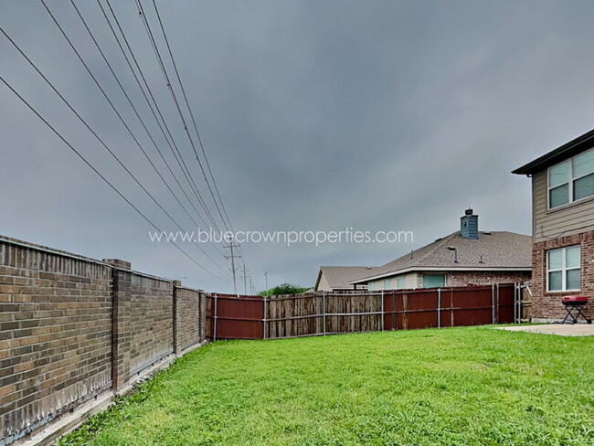 Building Photo - 1211 Antoinette Dr