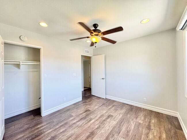Building Photo - 1530 Rogue St