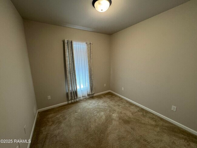 Building Photo - 406 Gray Birch Lp