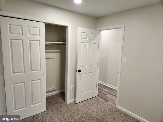 Building Photo - 5700 Olde Mill Ct