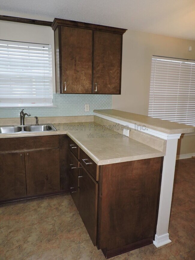 Building Photo - 8110 Heirloom Dr