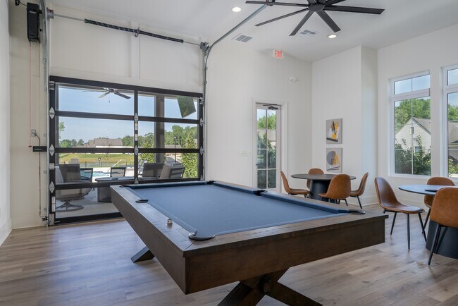 Building Photo - 815 Stonebrook Cir