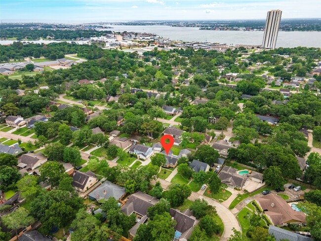 Building Photo - 4034 Shady Springs Dr