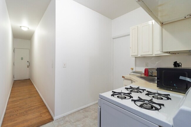 Building Photo - 1810 1st Ave