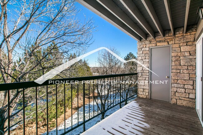 Building Photo - Cozy Condo with Balcony and Washer/Dryer