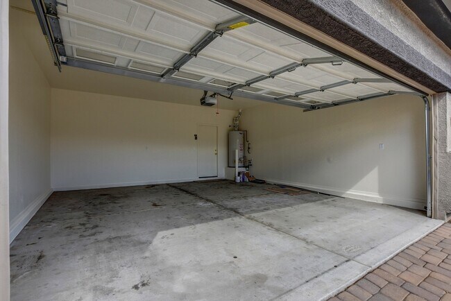Building Photo - 8008 N Music Mountain Ln