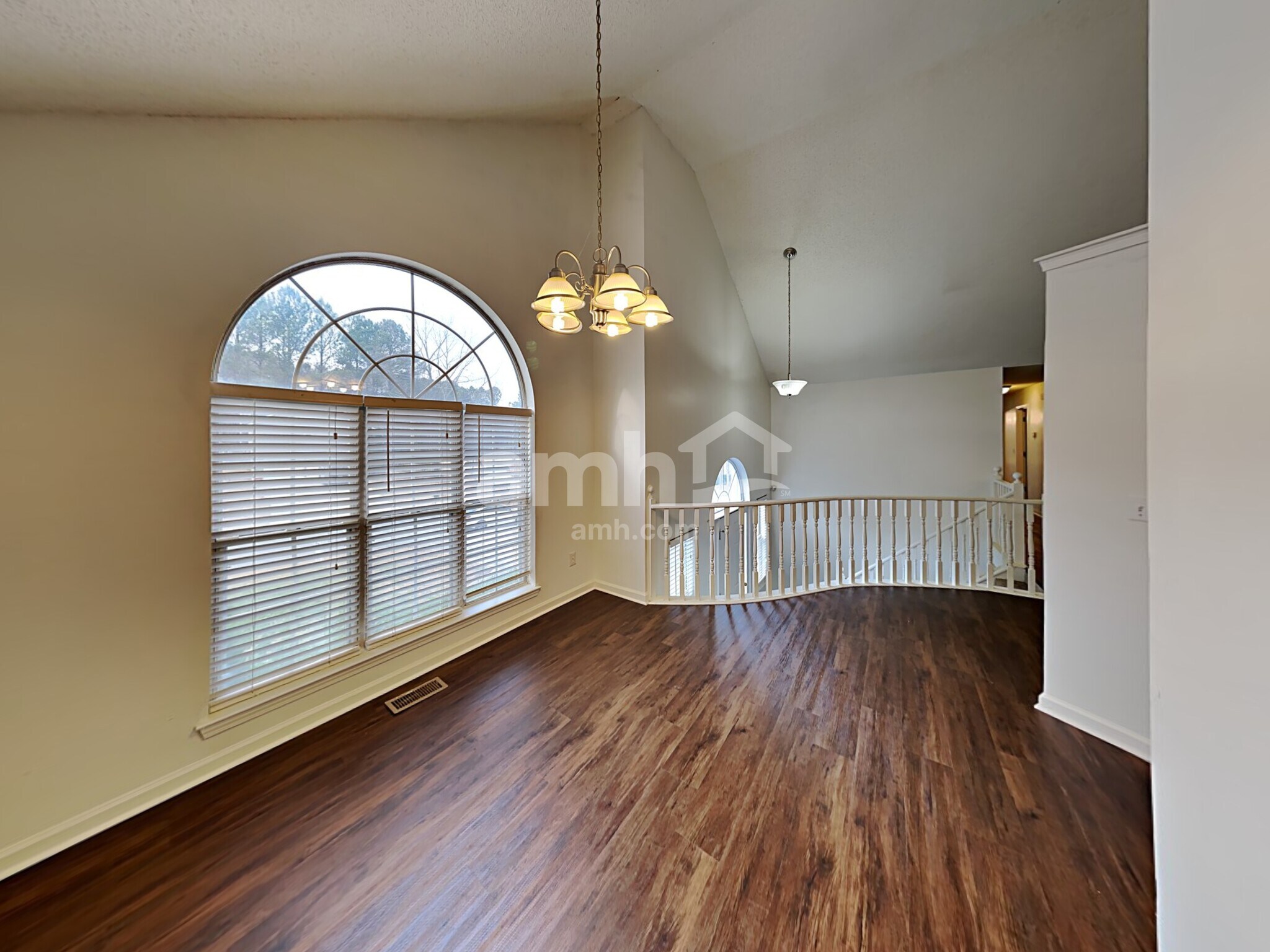 Building Photo - 652 Settlers Ridge Ln