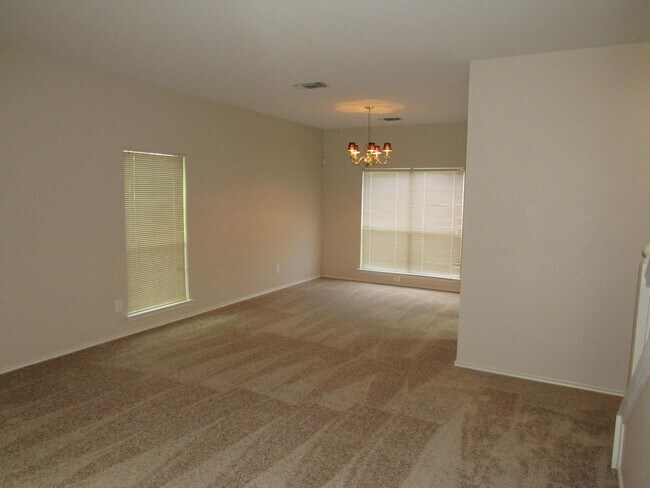 Building Photo - 3 - BEDROOM IN KNOLLCREEK