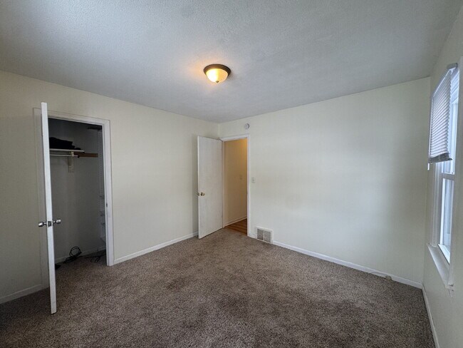 Building Photo - "Charming 3-Bed Haven with Hardwood Floors & Cozy Fireplace in St. Louis Park!"