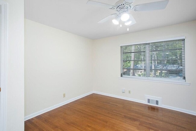 Building Photo - 2837 Hermosa Dr