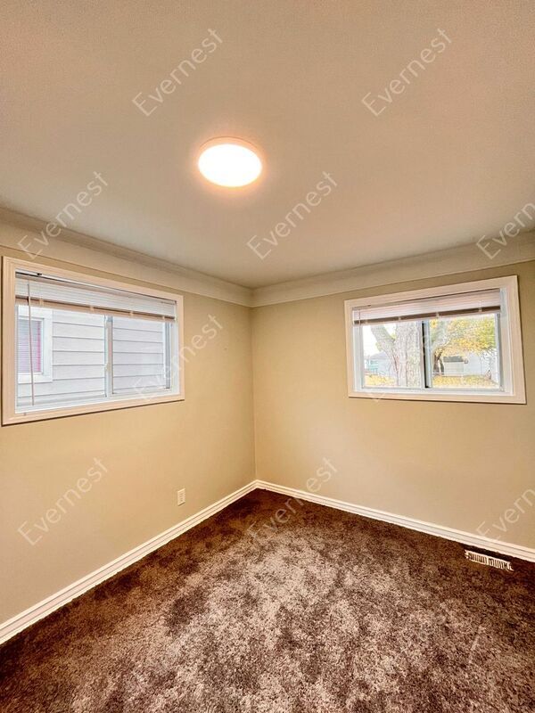 Building Photo - 11520 Maxwell Ave