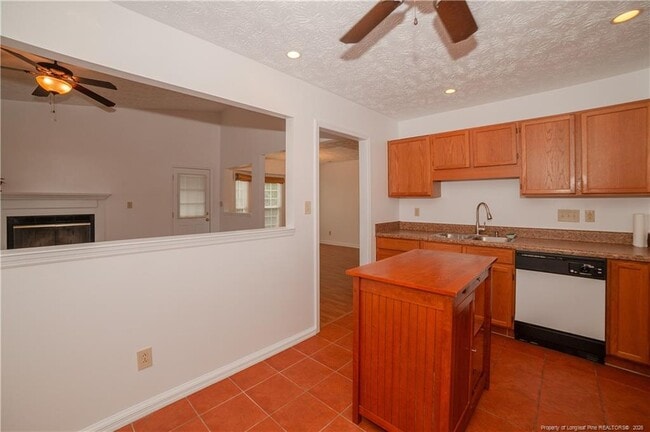 Building Photo - 6440 Brookshire St