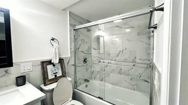 Building Photo - 759 N Caswell Ave