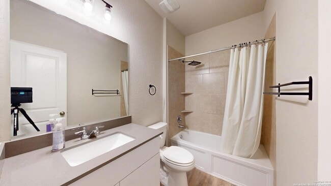 Building Photo - 5911 Akin Glen