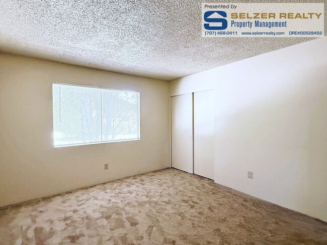 Building Photo - 385 El Rio Ct