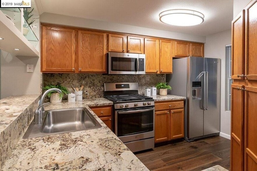 Building Photo - Parkwoods Oakland 2/2 Condo with beautiful amenities