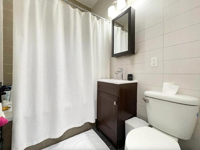 Building Photo - 3 bedroom in Brooklyn NY 11216