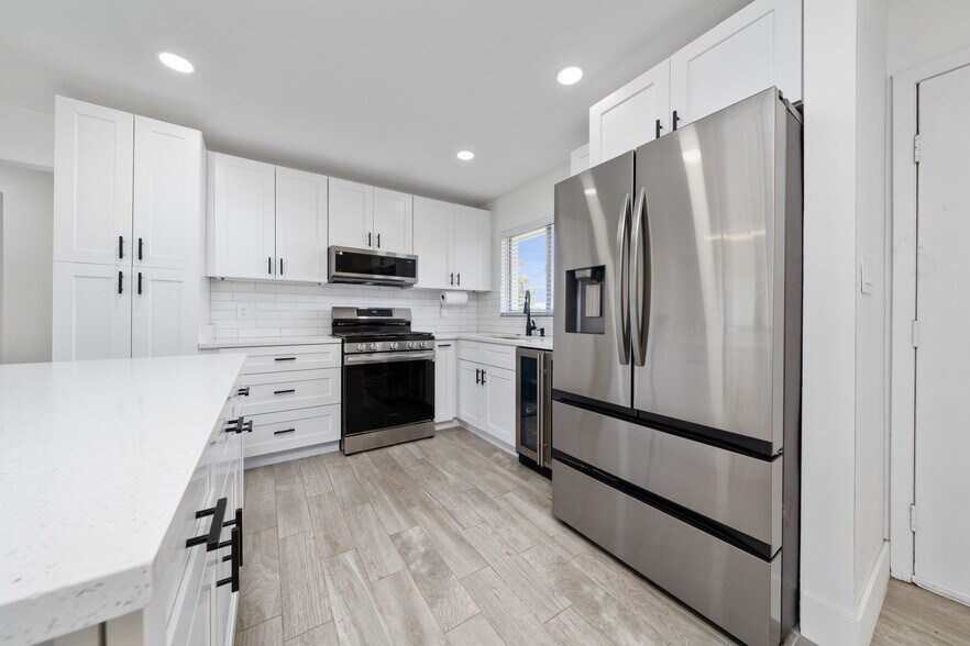 Building Photo - 10737 Larissa St