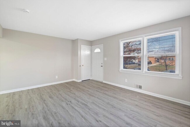 Building Photo - 883 Bellevue St SE